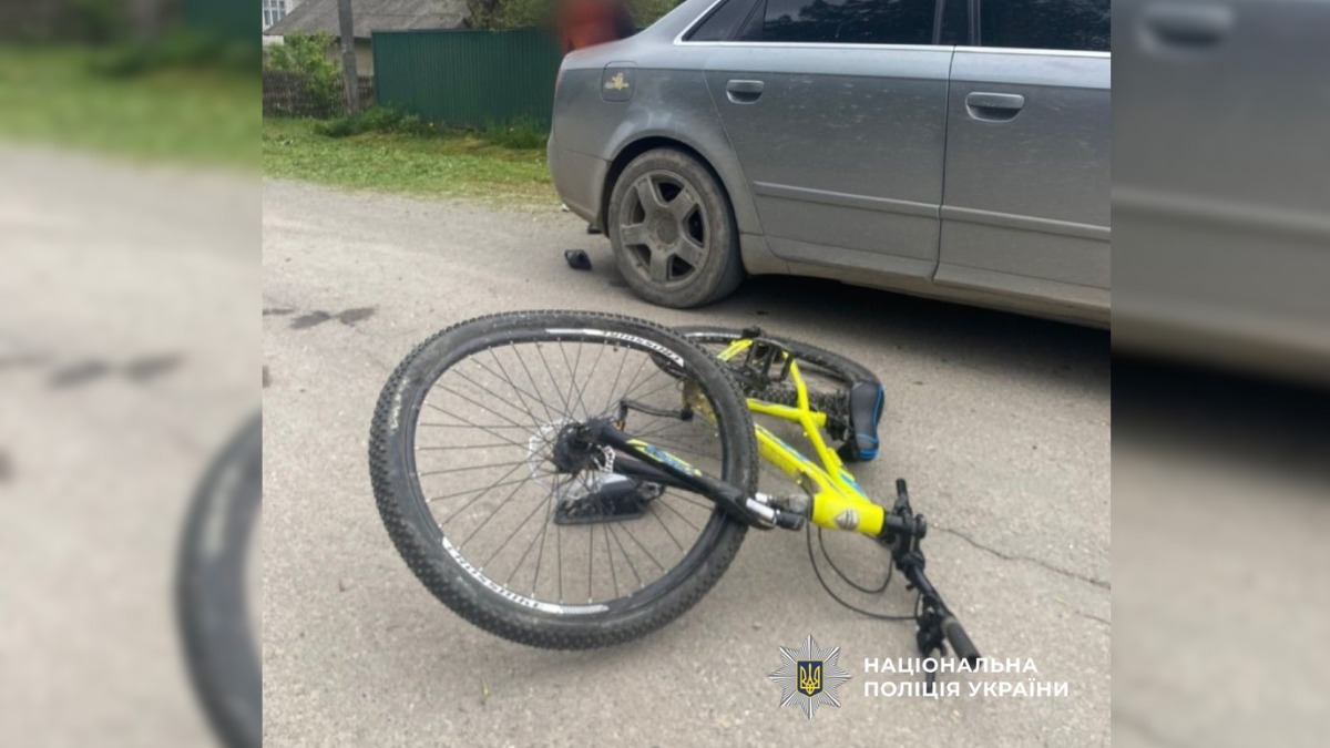 Фото до матеріалу: Автомобіль зіткнувся з велосипедистом у селі Серафинці: хлопчик отримав тілесні ушкодження