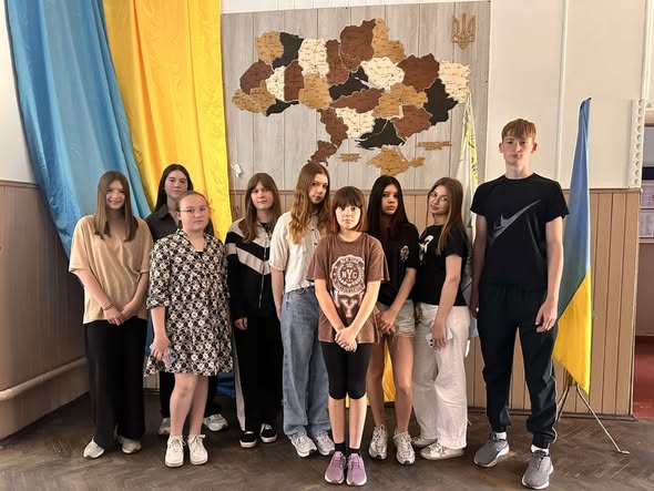 Фото до матеріалу: Дев'ятеро учнів Любомльського ліцею №2 здобули перемогу у обласному конкурсі малюнків