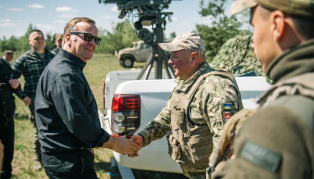 Фото до матеріалу: Міністр оборони Німеччини Борис Пісторіус відвідав українські ППО та пошкоджену ТЕЦ-5