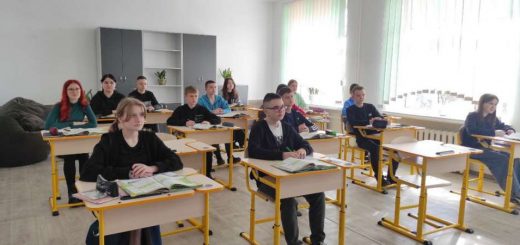 Фото до матеріалу: У Товстенькому відкрили меморіальну дошку Герою України Роману Крисову