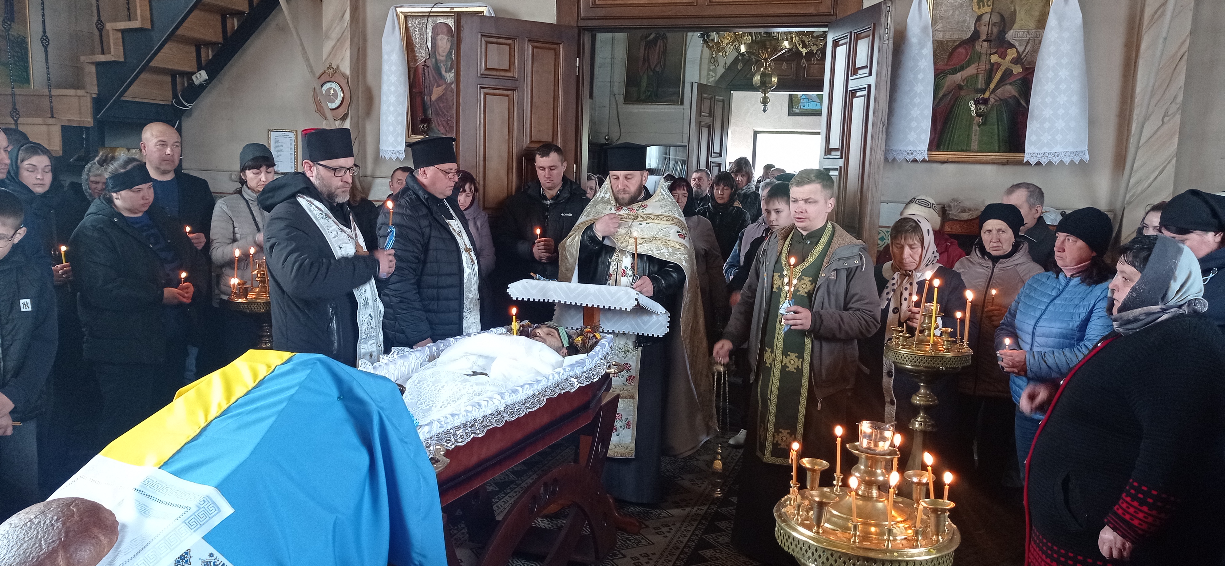 Фото до матеріалу: Прощання з героєм: в Оженині поховали Михайла Куглера, який загинув на Запоріжжі