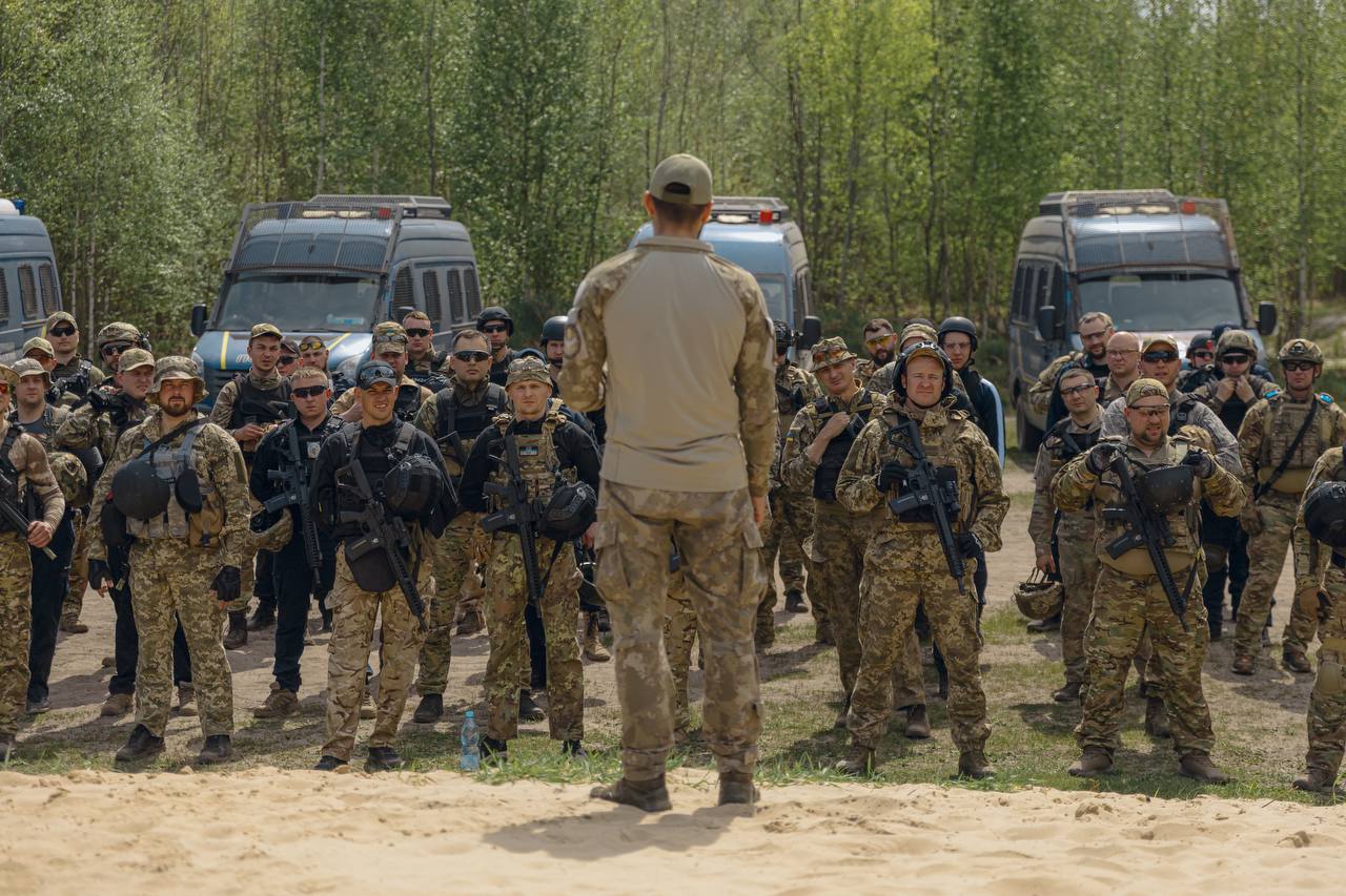 Фото до матеріалу: Патрульні поліцейські пройшли двотижневі бойові навчання на спецполігонах
