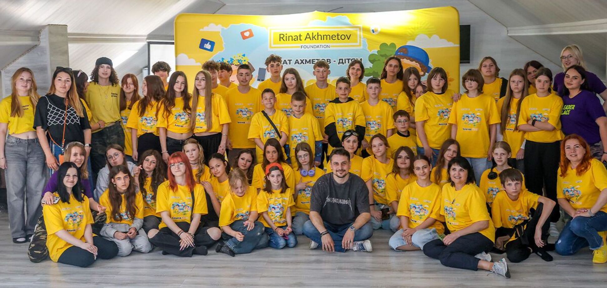 Фото до матеріалу: Хас провів зустріч з дітьми «Блогер Кемпу»: «Булінг — це вічне питання, але ми можемо його мінімізувати"