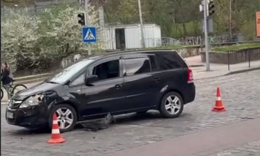 Фото до матеріалу: У центрі Львова сталася ДТП: рух ускладнений на перехресті Коперника — Словацького