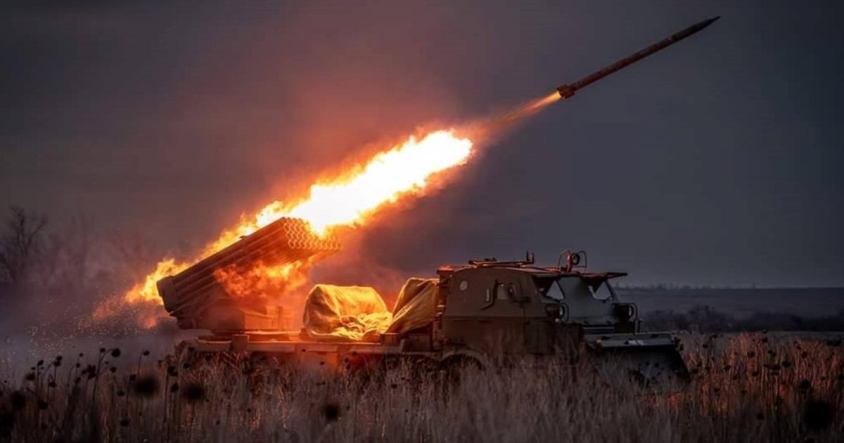 Фото до матеріалу: За минулу добу українські військові знищили 890 російських окупантів та 61 артсистему