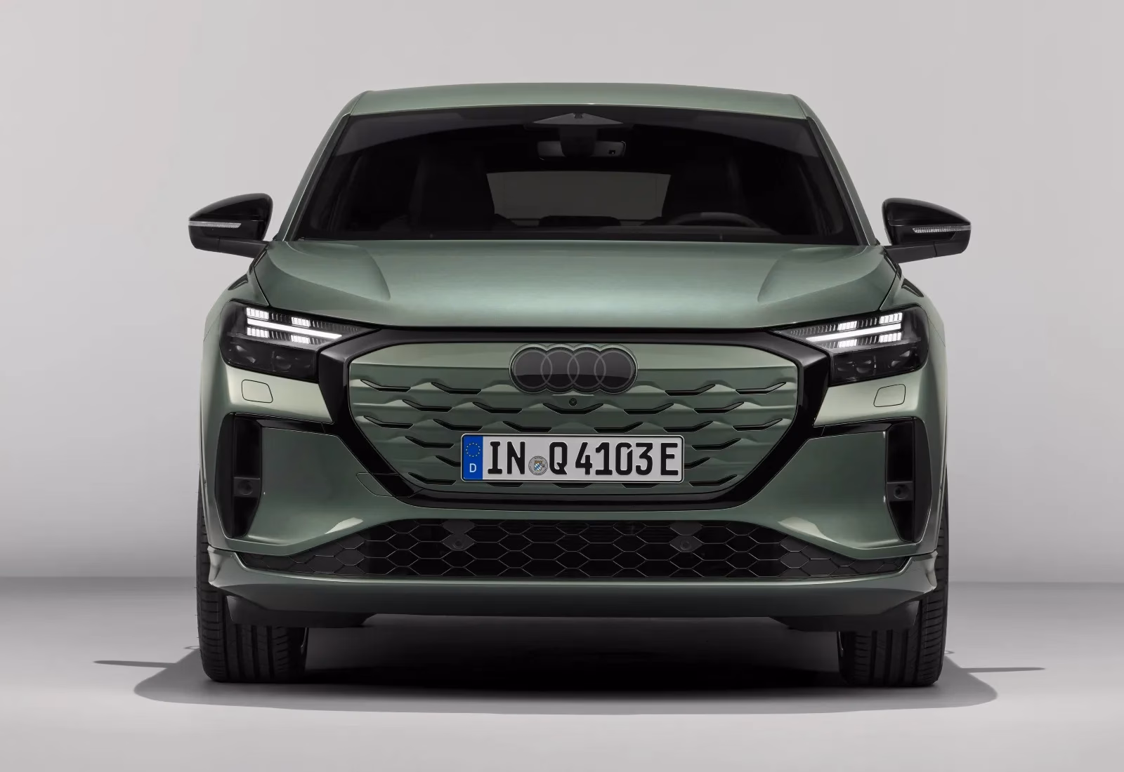 Фото до матеріалу: Audi представила оновлений Q4 e-tron: нові можливості та ціни