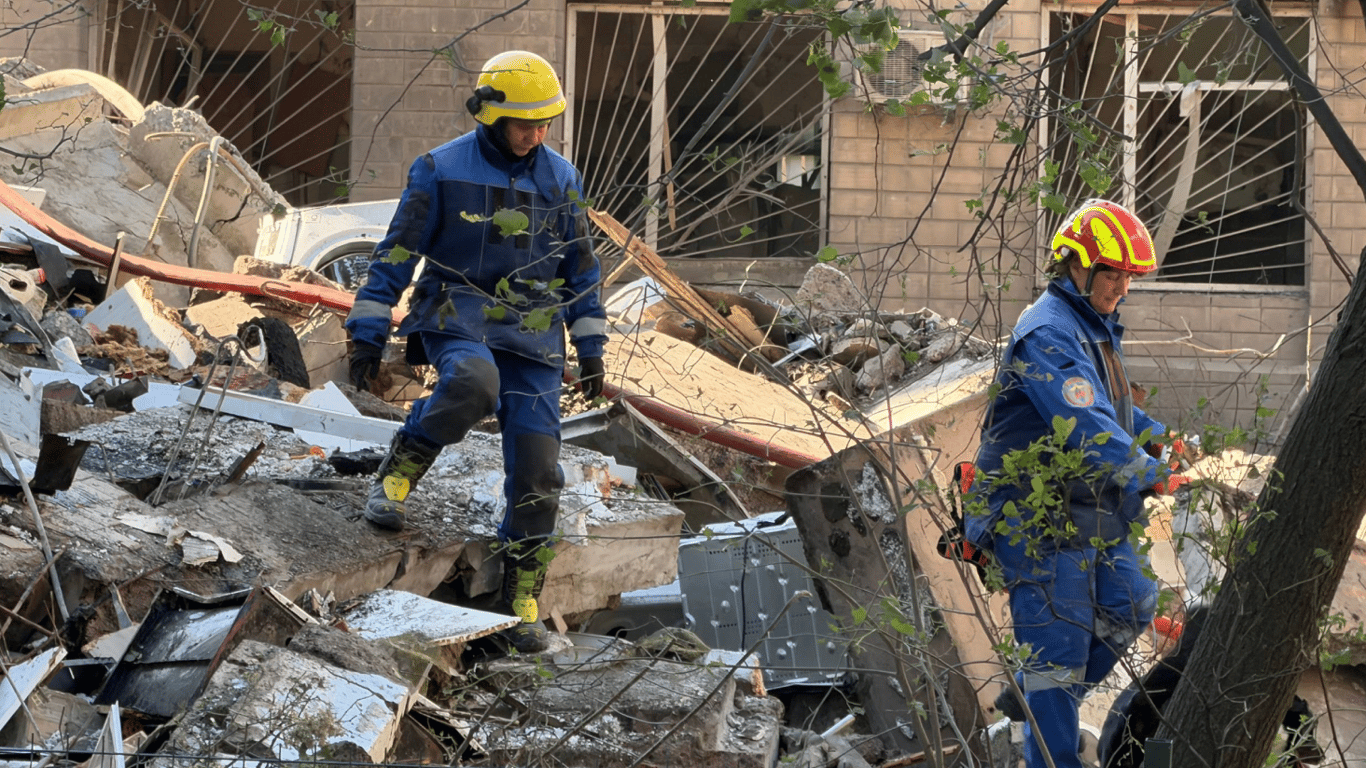 Фото до матеріалу: Київ: масований обстріл 14 травня — 40 поранених, двоє дітей, двох загиблих