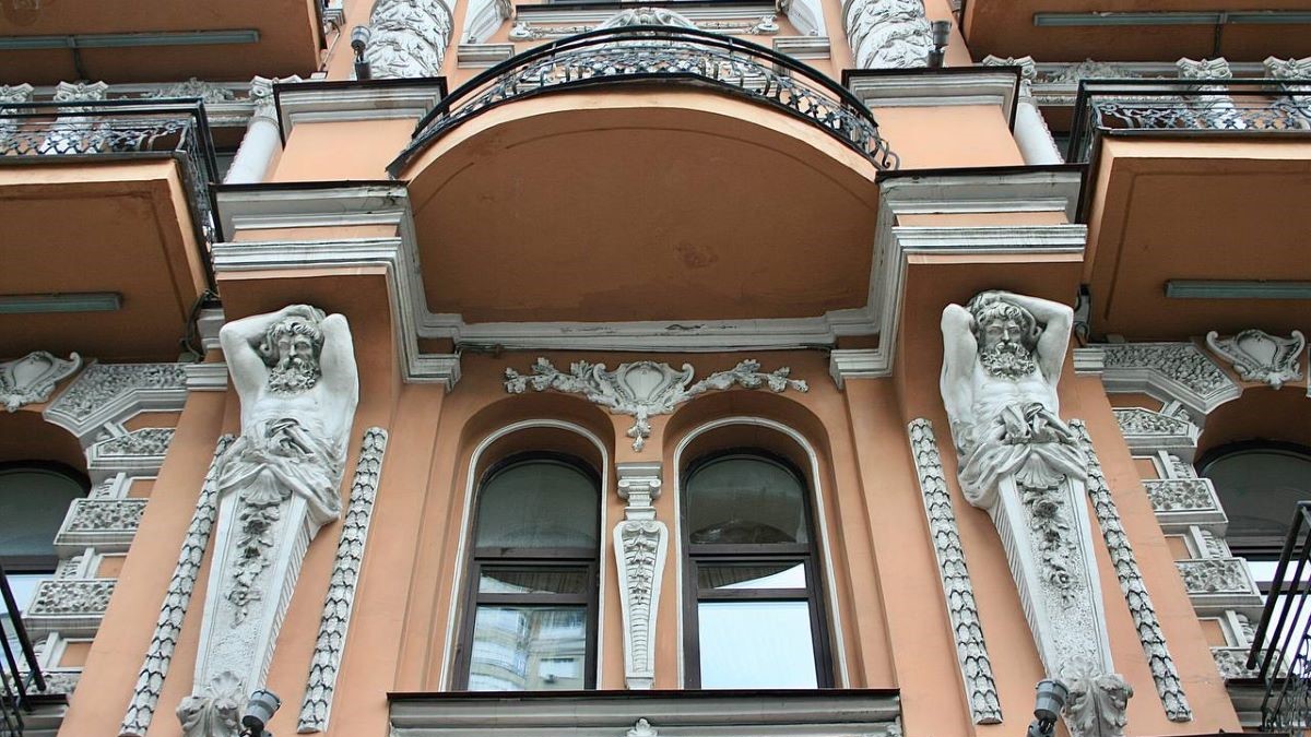 Фото до матеріалу: Київські будинки з атлантами: діти одного батька