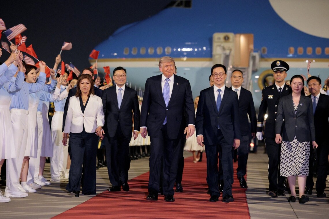 Фото до матеріалу: Трамп прибув до Китаю: перший візит за 8 років