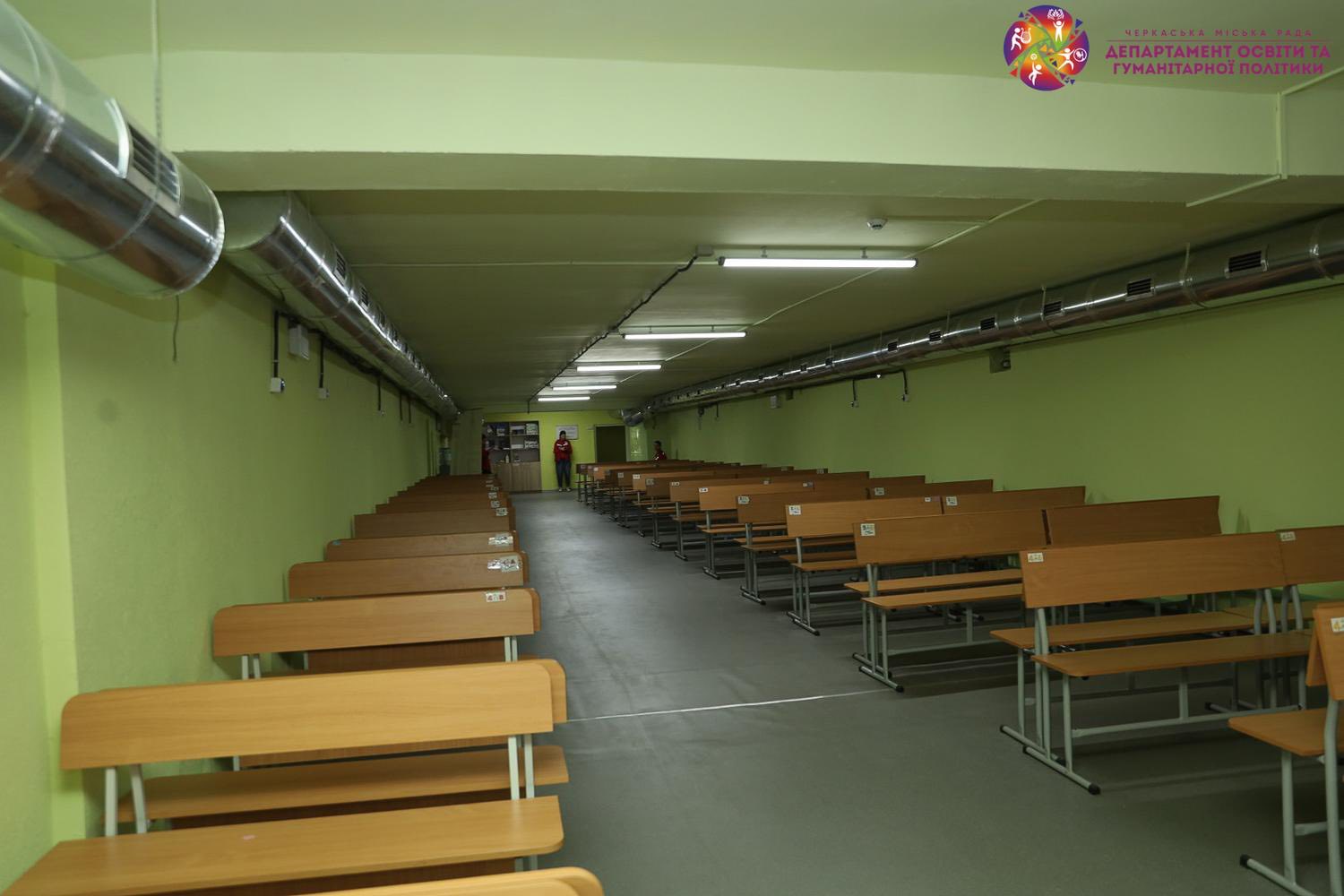 Фото до матеріалу: Канадський Червоний Хрест перевірив хід облаштування укриттів у двох школах Черкас