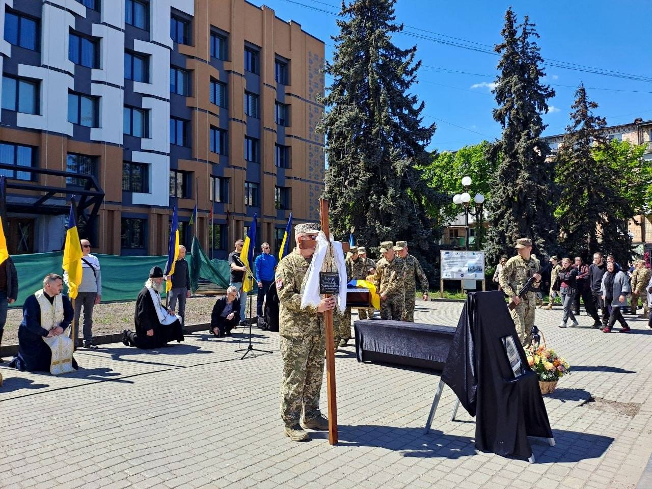 Фото до матеріалу: У Ковелі попрощалися із захисником Володимиром Карпуком