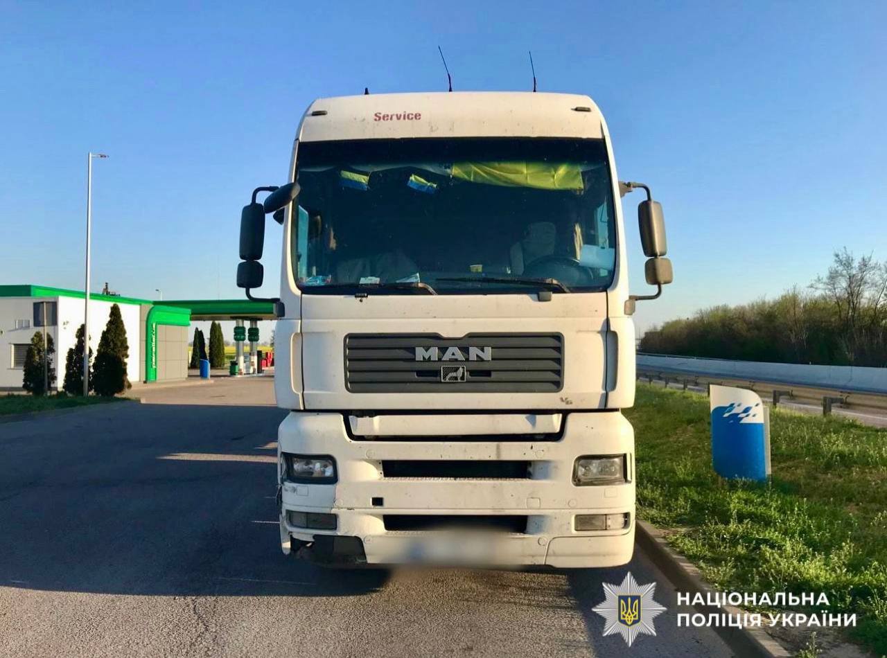 Фото до матеріалу: Троє постраждалих у ДТП на Київщині: водій вантажівки зробив небезпечний розворот