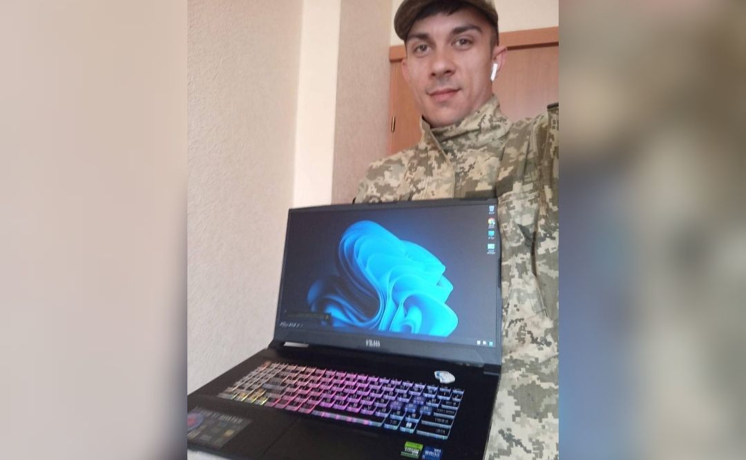 Фото до матеріалу: Голова Полтавської облради передав земляку-захиснику потужний ноутбук для виконання бойових завдань
