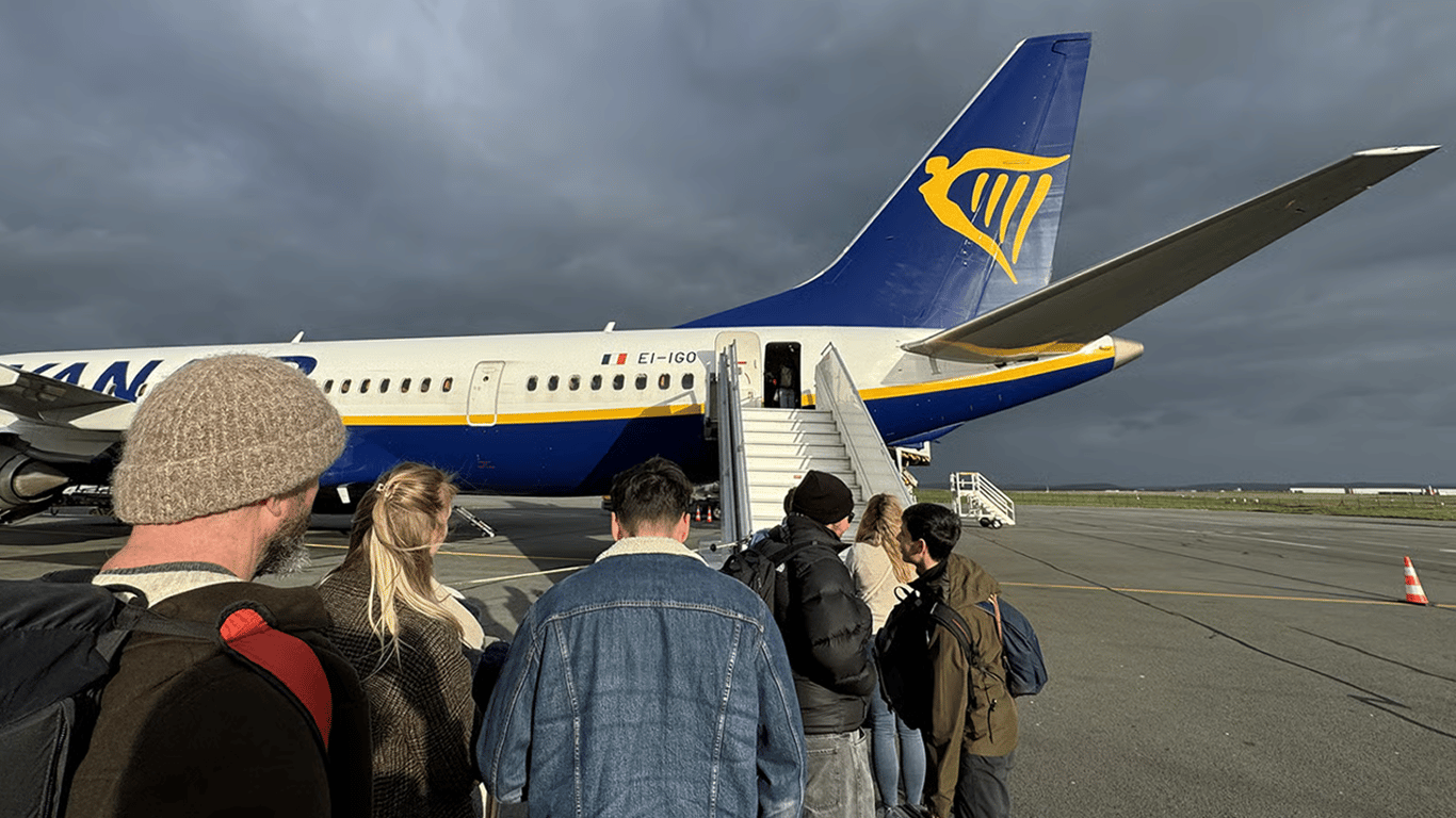Фото до матеріалу: Ryanair збільшує винагороду персоналу за виявлення порушень: що це означає для пасажирів