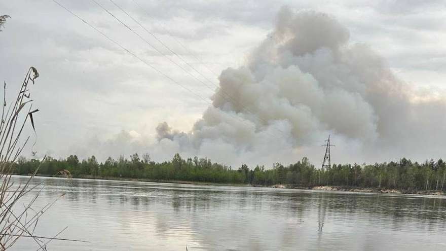 Фото до матеріалу: Лісова пожежа в Чорнобильській зоні: вогонь охопив 1200 гектарів