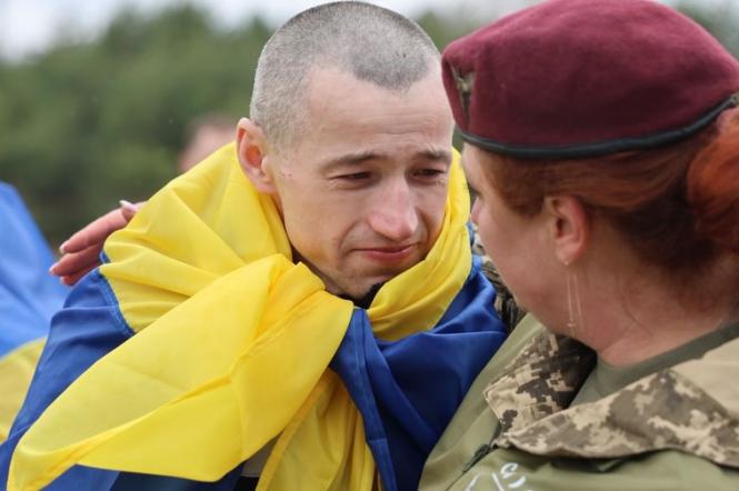 Фото до матеріалу: Передвеликодній обмін: 182 українці звільнено з російського полону