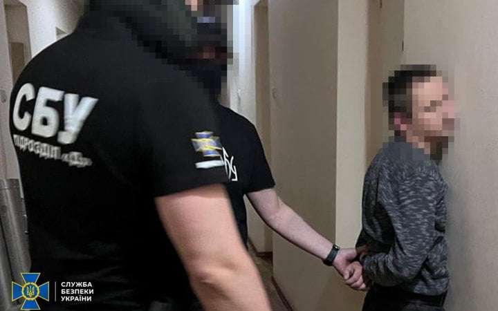 Фото до матеріалу: СБУ підозрює чиновника Херсонської міськради у вимаганні відкатів за обслуговування Starlink