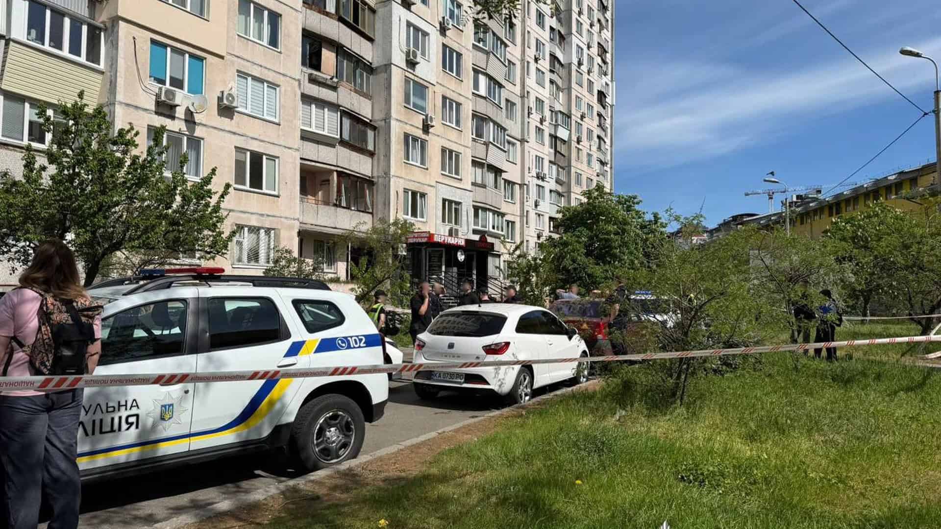 Фото до матеріалу: Трагедія в Оболонському районі: чоловік загинув, випавши з вікна одинадцятого поверху