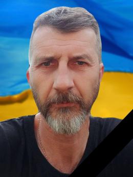 Фото до матеріалу: У Кам'янському попрощалися з трьома воїнами, двоє повернулися «на щиті»