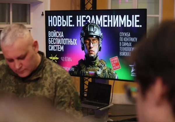 Фото до матеріалу: Кремль заспокоює студентів: у РФ примусово вербують на дрони, а пропагандисти вже втомлені