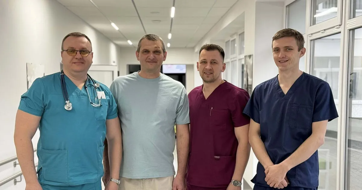 Фото до матеріалу: У Львові медики врятували чоловіка після атаки дронів: у легені застряг уламок скла