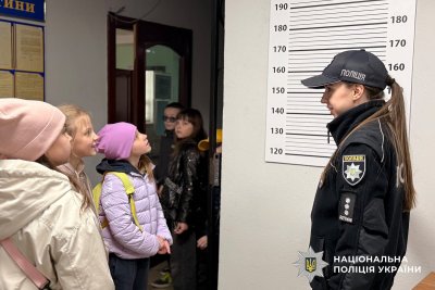 Фото до матеріалу: У Південноукраїнську ліцеїсти завітали до поліції: екскурсія до правоохоронців