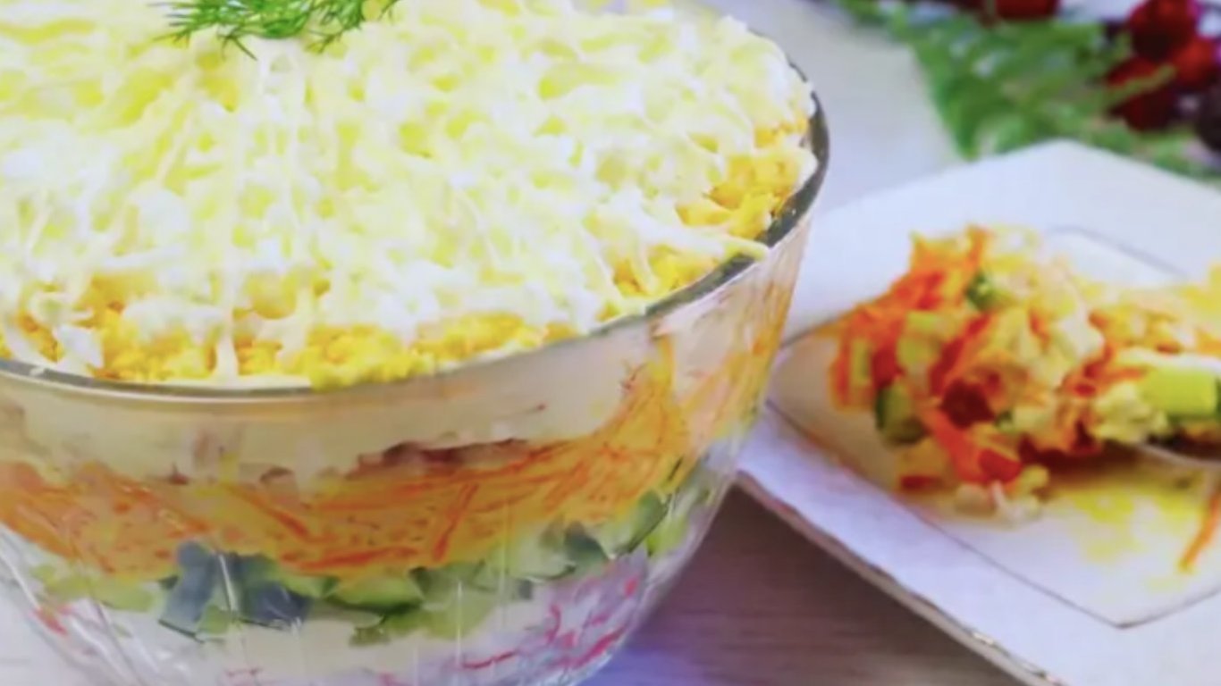 Фото до матеріалу: Новий салат з крабовими паличками: рецепт зі смачним поєднанням