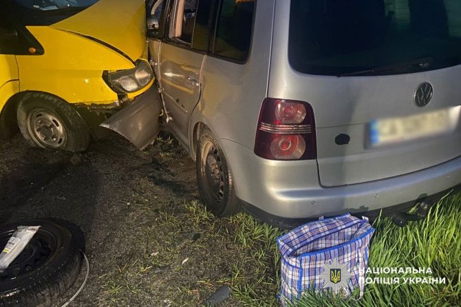 Фото до матеріалу: ДТП на трасі «Золотоноша-Сміла»: четверо постраждали від зіткнення мікроавтобуса та легковика