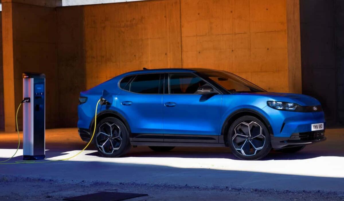 Фото до матеріалу: Ford інтегрує електромобільні технології у бензинові та гібридні авто