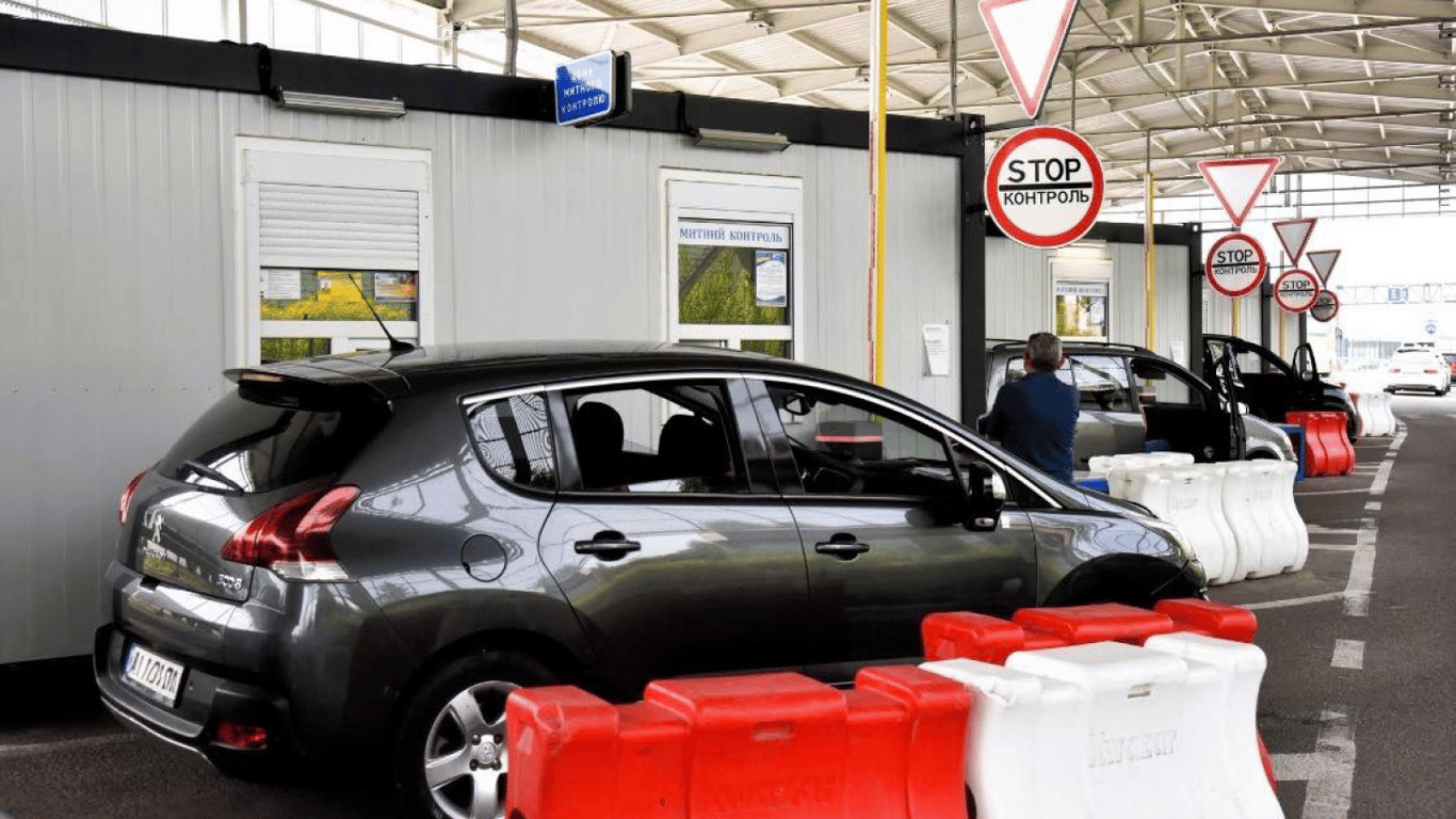 Фото до матеріалу: Черги на кордоні 10 травня: де найбільше автомобілів на виїзд до Польщі