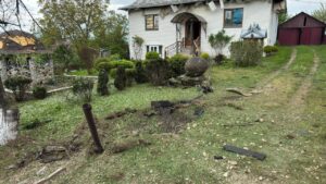 Фото до матеріалу: П'яний водій в'їхав у огорожу: постраждав підліток у Чагріві