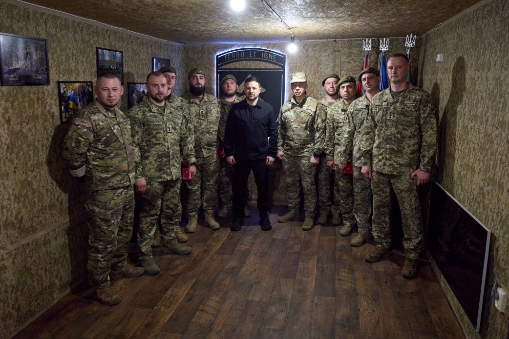 Фото до матеріалу: Зеленський нагородив бійців 31-ї ОМБр на Олександрівському напрямку