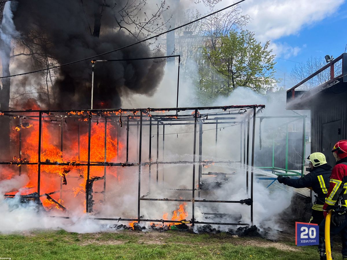 Фото до матеріалу: Пожежа на дитячому атракціоні у Вінниці: ще 18 пожеж за добу в області