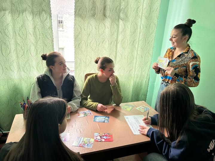 Фото до матеріалу: У Моршині психологиня провела заняття з емоційного відновлення