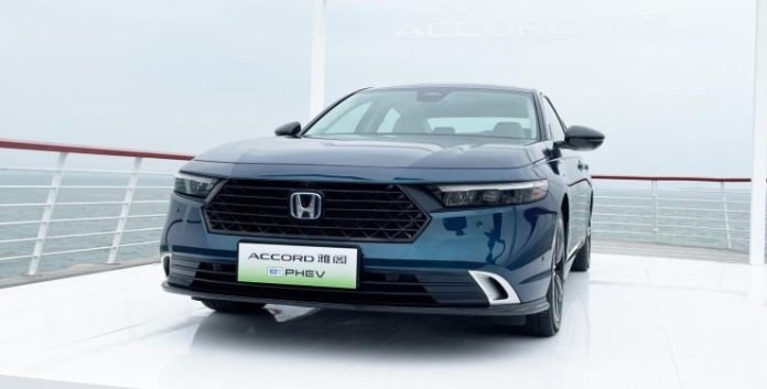 Фото до матеріалу: Mitsubishi відкликає понад 108 тисяч авто через дефект багажника