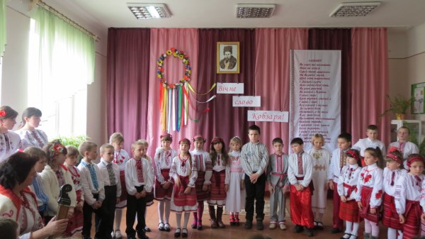 Фото до матеріалу: У Малопередримихівській школі вшанували Тараса Шевченка