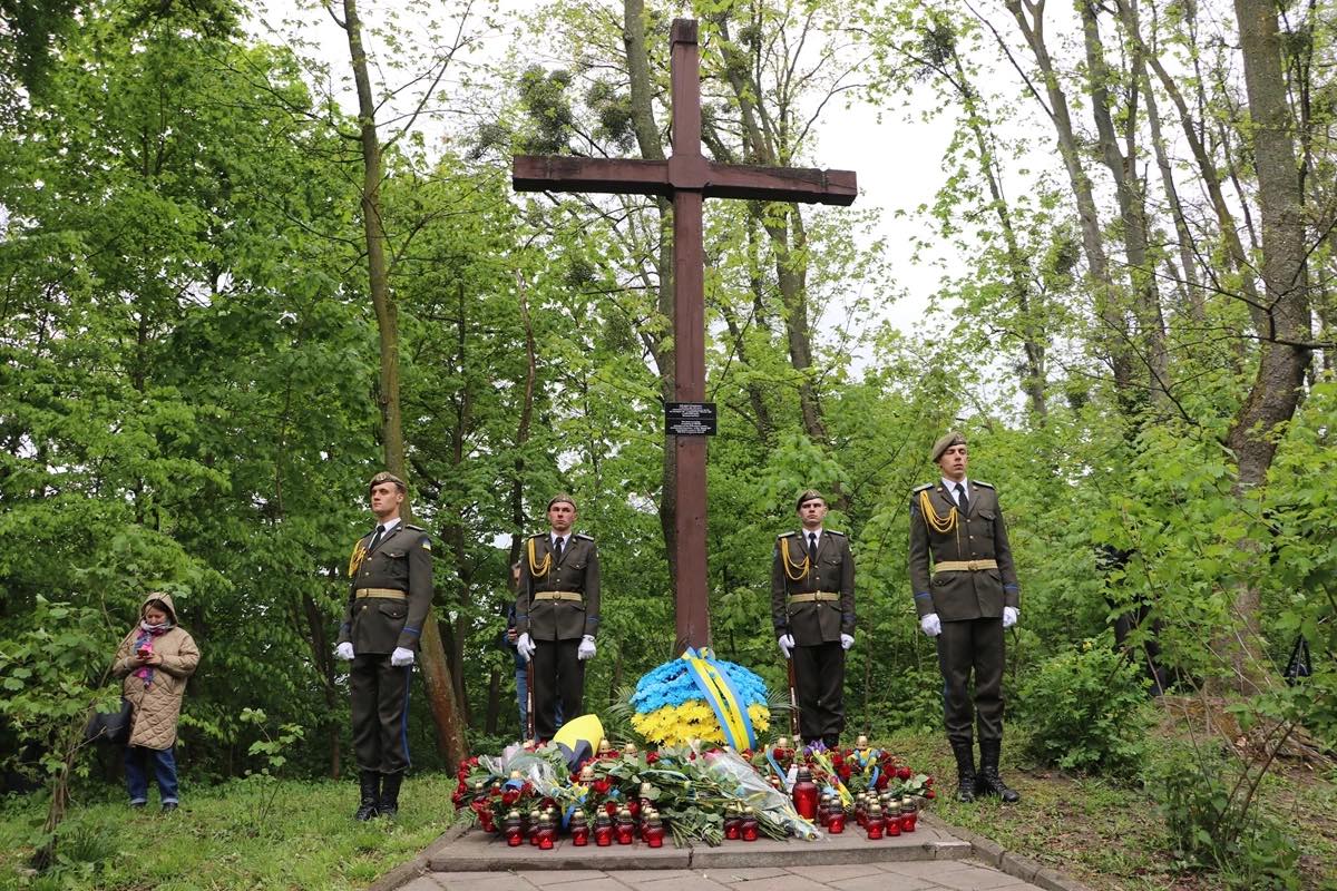 Фото до матеріалу: На Цитаделі у Львові вшанують жертв Другої світової війни