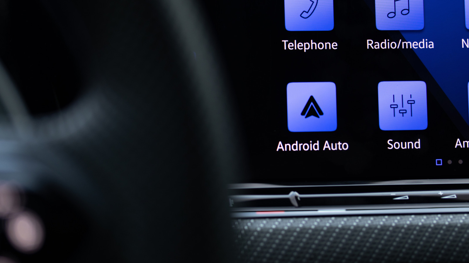 Фото до матеріалу: Android Auto отримав повний редизайн та інтеграцію ШІ