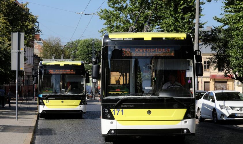 Фото до матеріалу: На Стрийській у Львові зафіксували затор тролейбусів