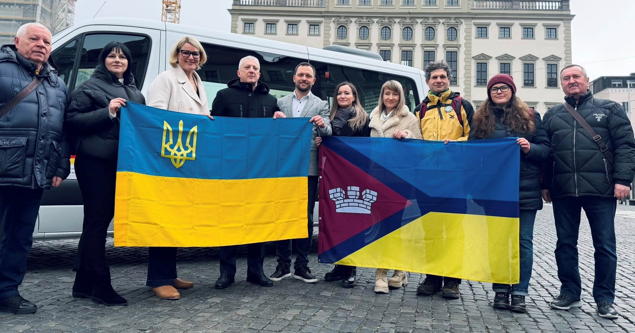 Фото до матеріалу: Волонтерка з Аугсбурга: як діаспора лобіює зброю та везе машини на фронт