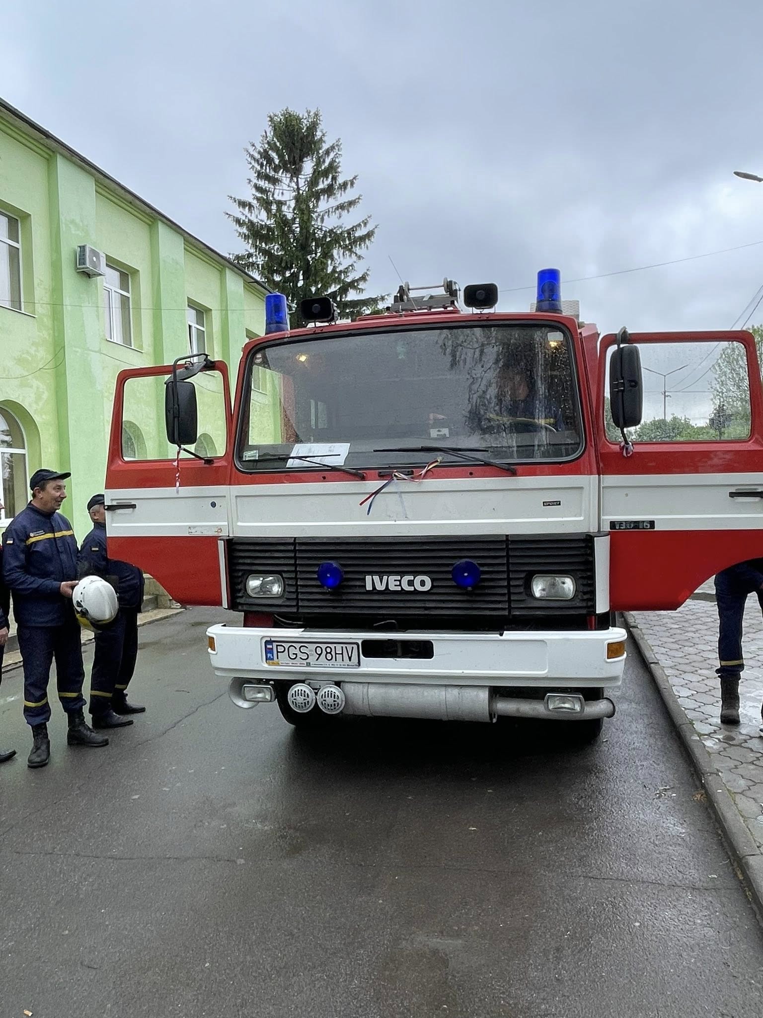Фото до матеріалу: Села Білосток та Кробія зміцнили безпеку: польські партнери передали пожежний автомобіль