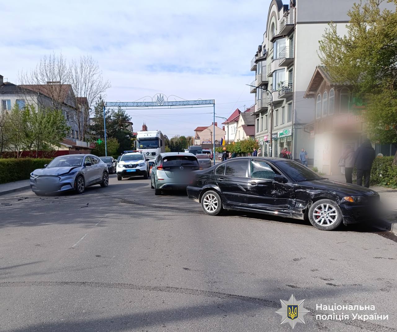 Фото до матеріалу: Потрійна аварія в Богородчанах: у двох авто перебували діти, постраждалих немає