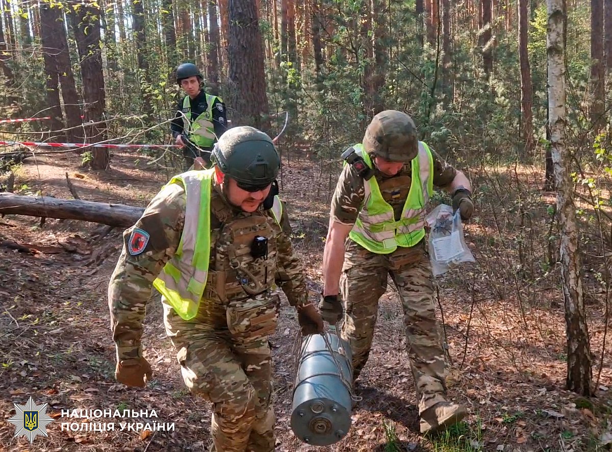 Фото до матеріалу: У Києві вилучили не вибухнулий уламки російського дрона «Герань-2»