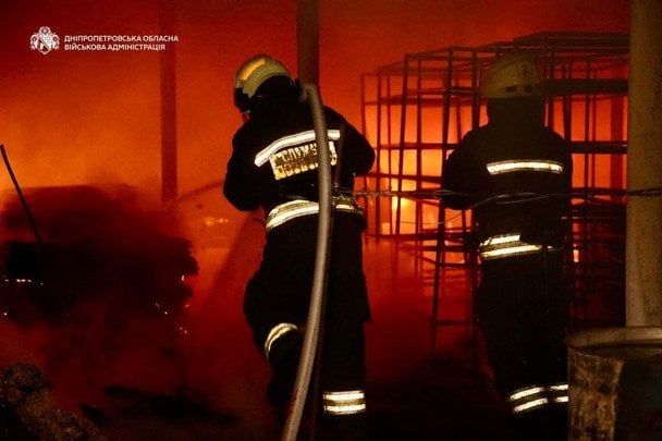 Фото до матеріалу: У Дніпрі після атаки Росії спалахнула пожежа: загиблі та поранені
