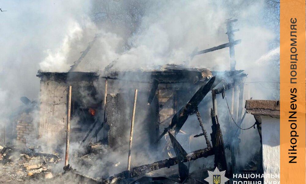 Фото до матеріалу: Дрон атакував супермаркет у центрі Нікополя: поліцейські фіксують наслідки обстрілів