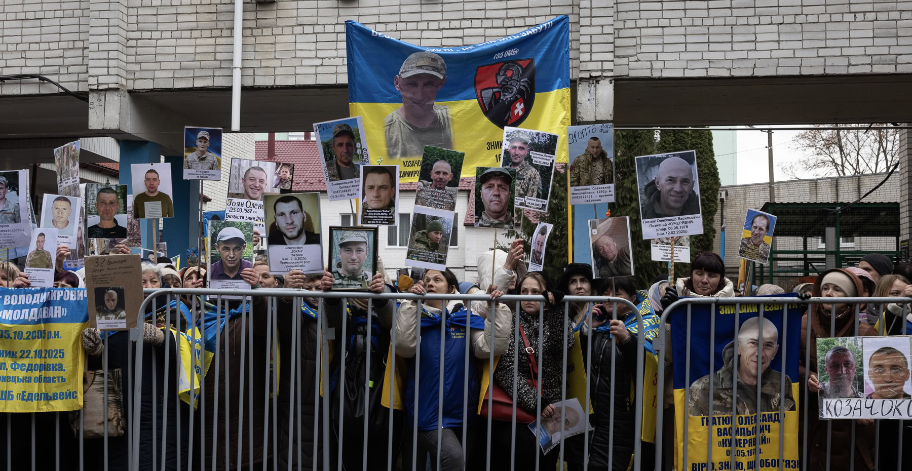 Фото до матеріалу: 182 українців повернулися з російського полону напередодні Великодня: історії родин, що чекали