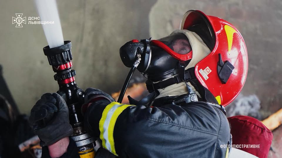 Фото до матеріалу: Львівські рятувальники за добу загасили 58 пожеж, одна загибелю