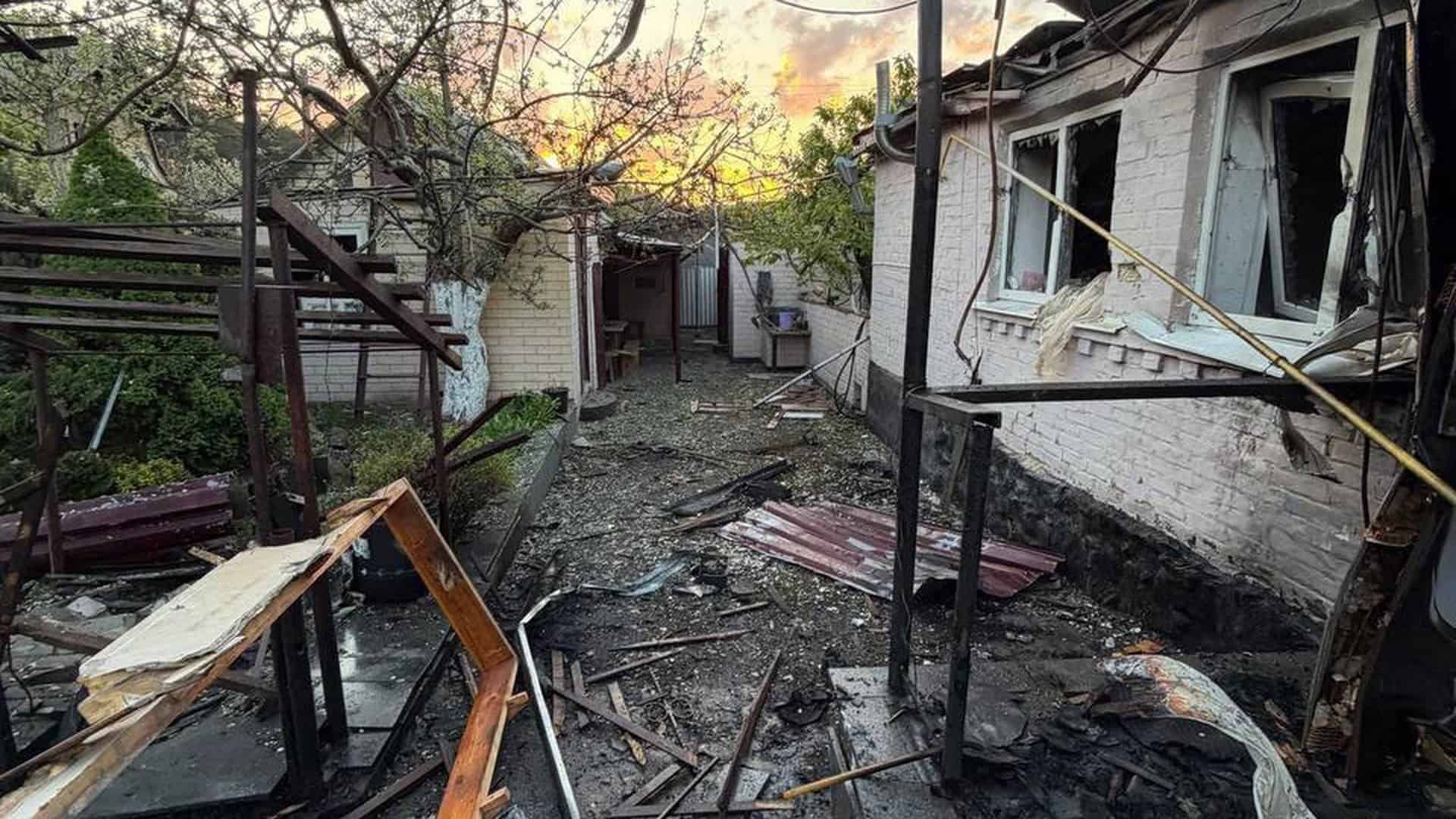 Фото до матеріалу: Дрони завдали удар по Фастівському району: горів дитсадок, пошкоджено житло