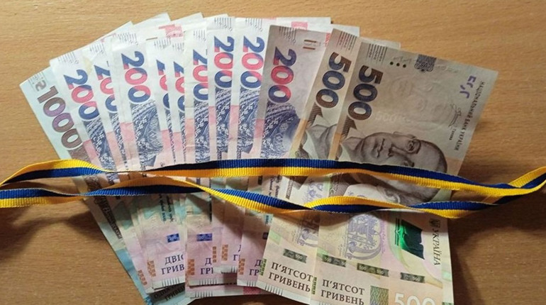 Фото до матеріалу: Золотоніська прокуратура повернула випускникам-сиротам понад 115 тисяч гривень