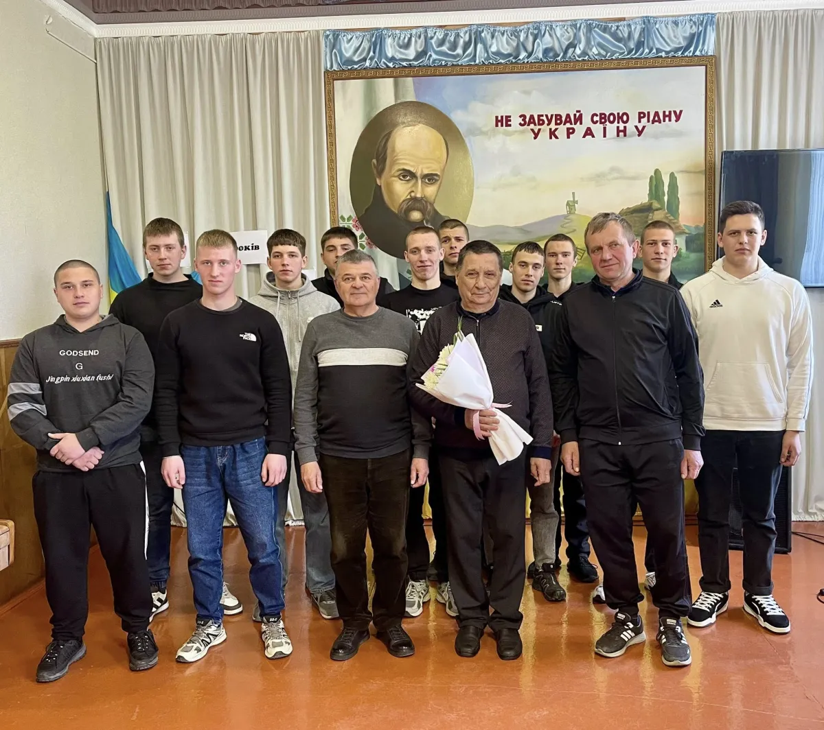 Фото до матеріалу: Студенти Острозького коледжу зустрілися з ліквідатором аварії на ЧАЕС
